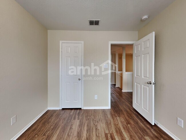 Building Photo - 10023 Woodland Pines