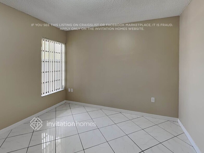Building Photo - 5790 SW 156th Ct