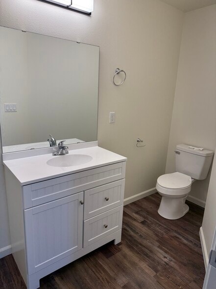 Building Photo - 713 8th St