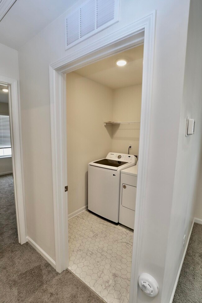 Building Photo - 352 Sandbach Rd