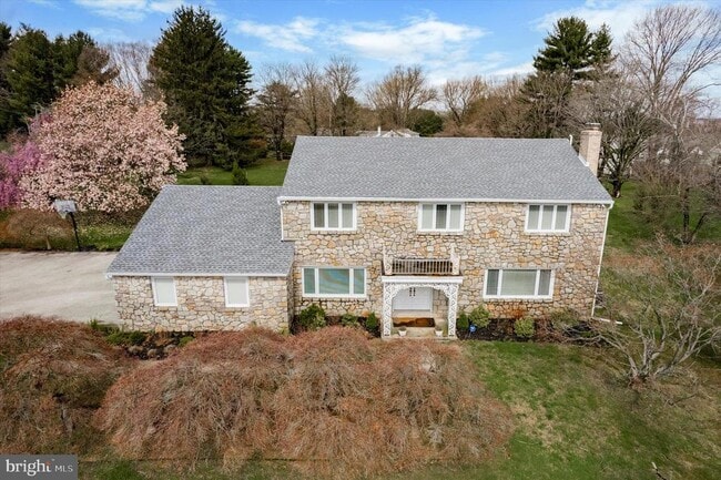 Building Photo - 1530 Briar Hill Rd