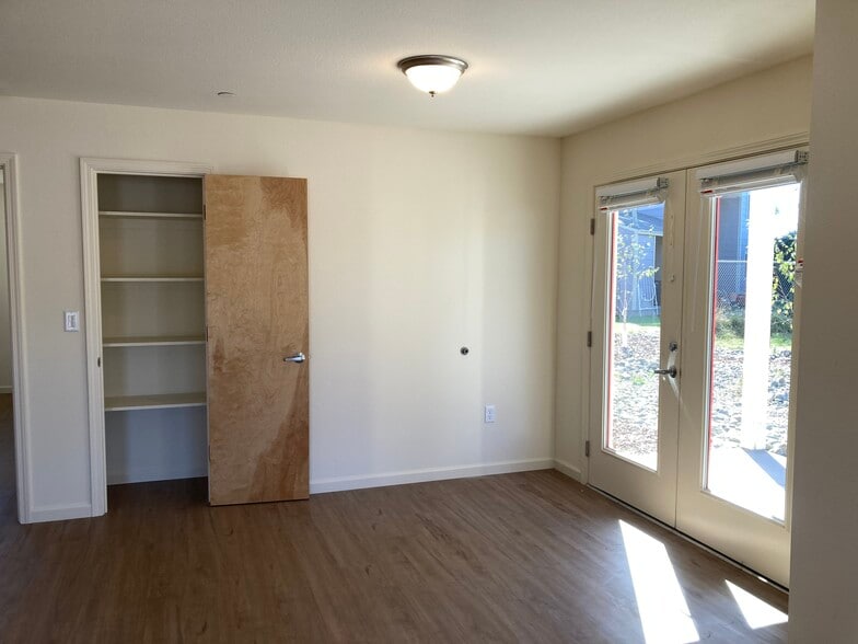 Building Photo - 2052 Smith Ln