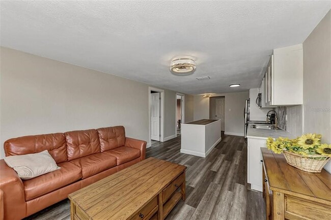 Building Photo - 304 San Carlos Ave