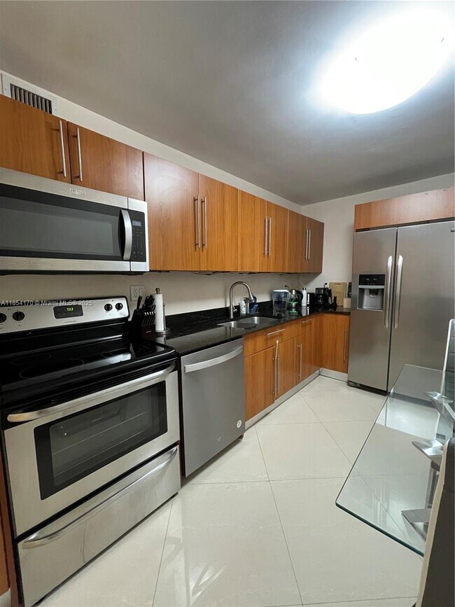 Building Photo - 3001 S Ocean Dr