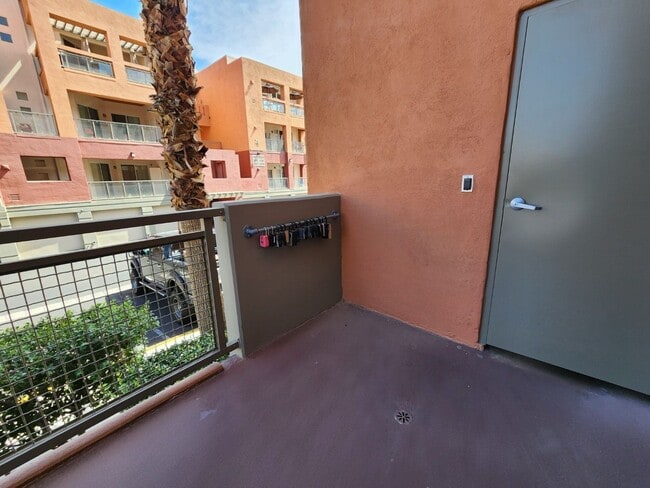 Building Photo - Luxury Mid-rise Condo unit  located on the...