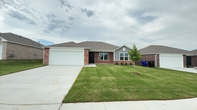 Building Photo - Beautiful new construction 3 bed, 2 bath home in Broken Arrow!