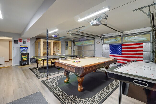 Building Photo - 1530 Wooded Acres Dr