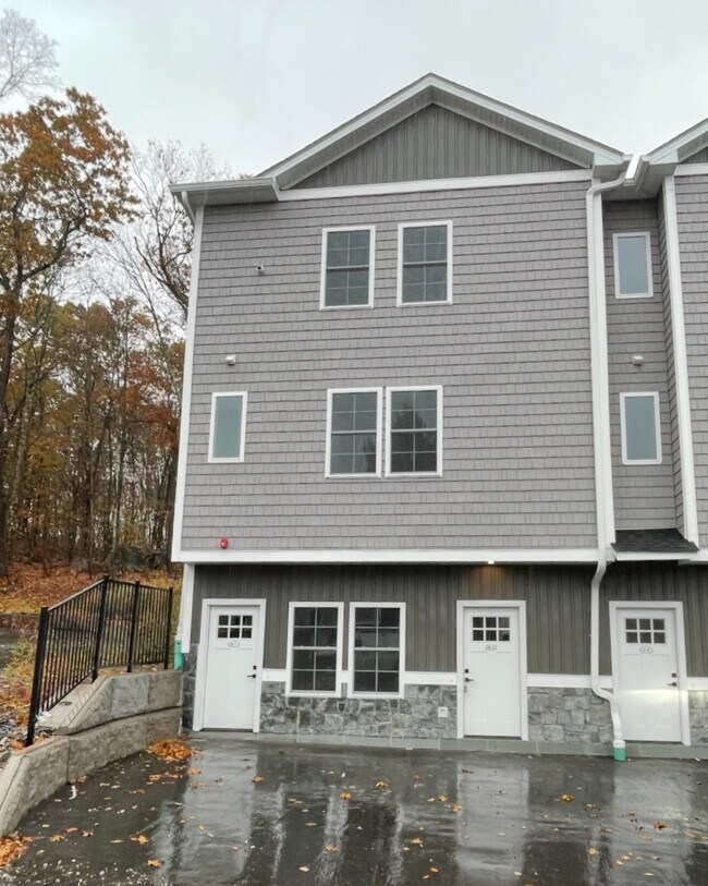 Building Photo - 243 Echo Lake Rd