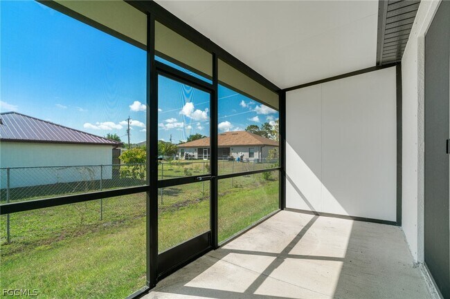 Building Photo - 809 Agnes Ave