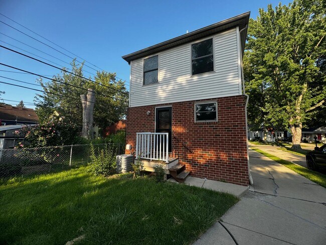 Building Photo - 2630 Bennett St