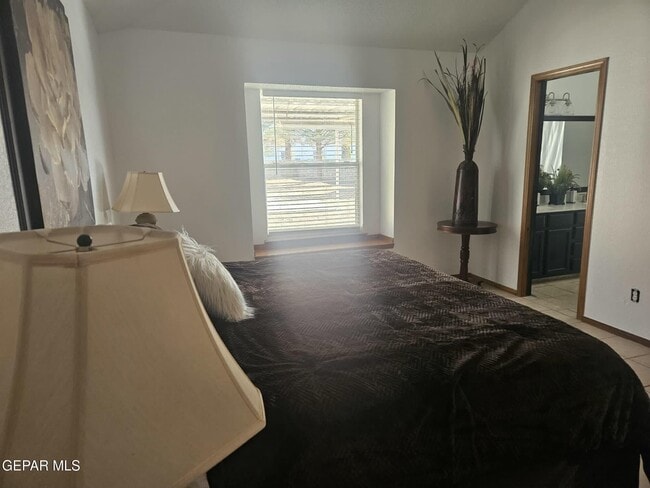 Building Photo - 5936 Oleaster Dr