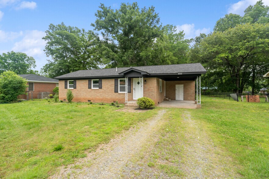 Building Photo - 1009 Sylvia Cir