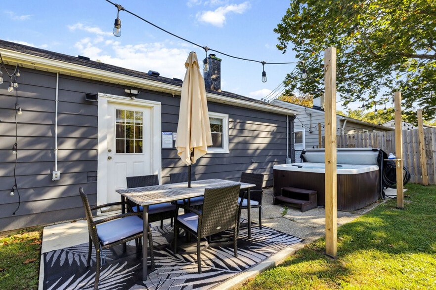 Building Photo - 6484 Aylesworth Dr