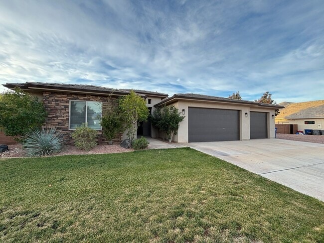 Building Photo - SPACIOUS SINGLE LEVEL HOME IN WASHINGTON F...