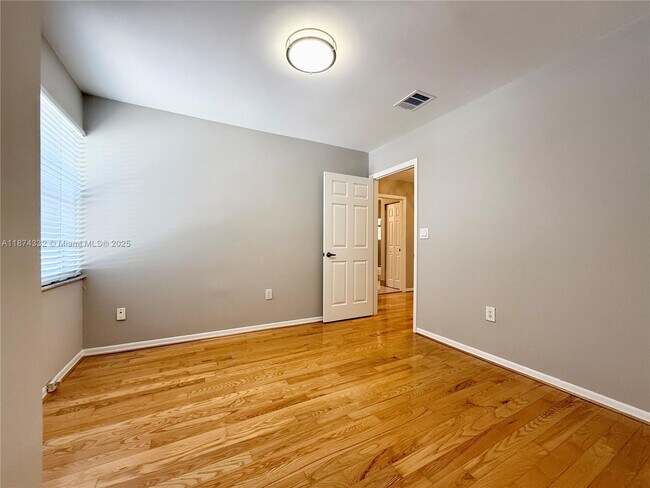 Building Photo - 1140 Oysterwood St
