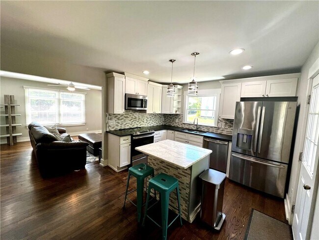 Building Photo - 1611 Wellswood Dr SE