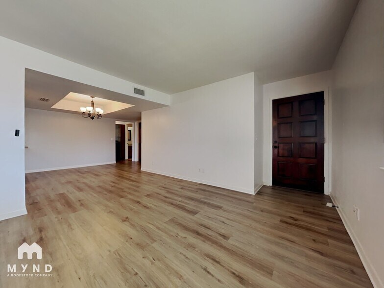 Building Photo - 1550 N Stapley Dr