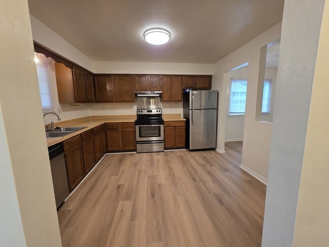 Building Photo - 4080 Sherman Oaks Ave