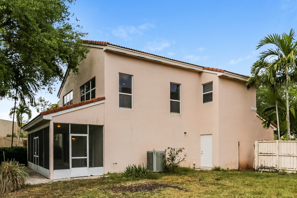 Building Photo - 15400 SW 51st Manor