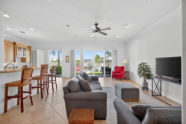 Building Photo - 1000 US-1