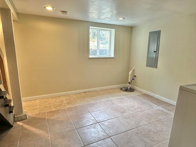 Building Photo - Beautiful 3 Bedroom home in desirable Ball...