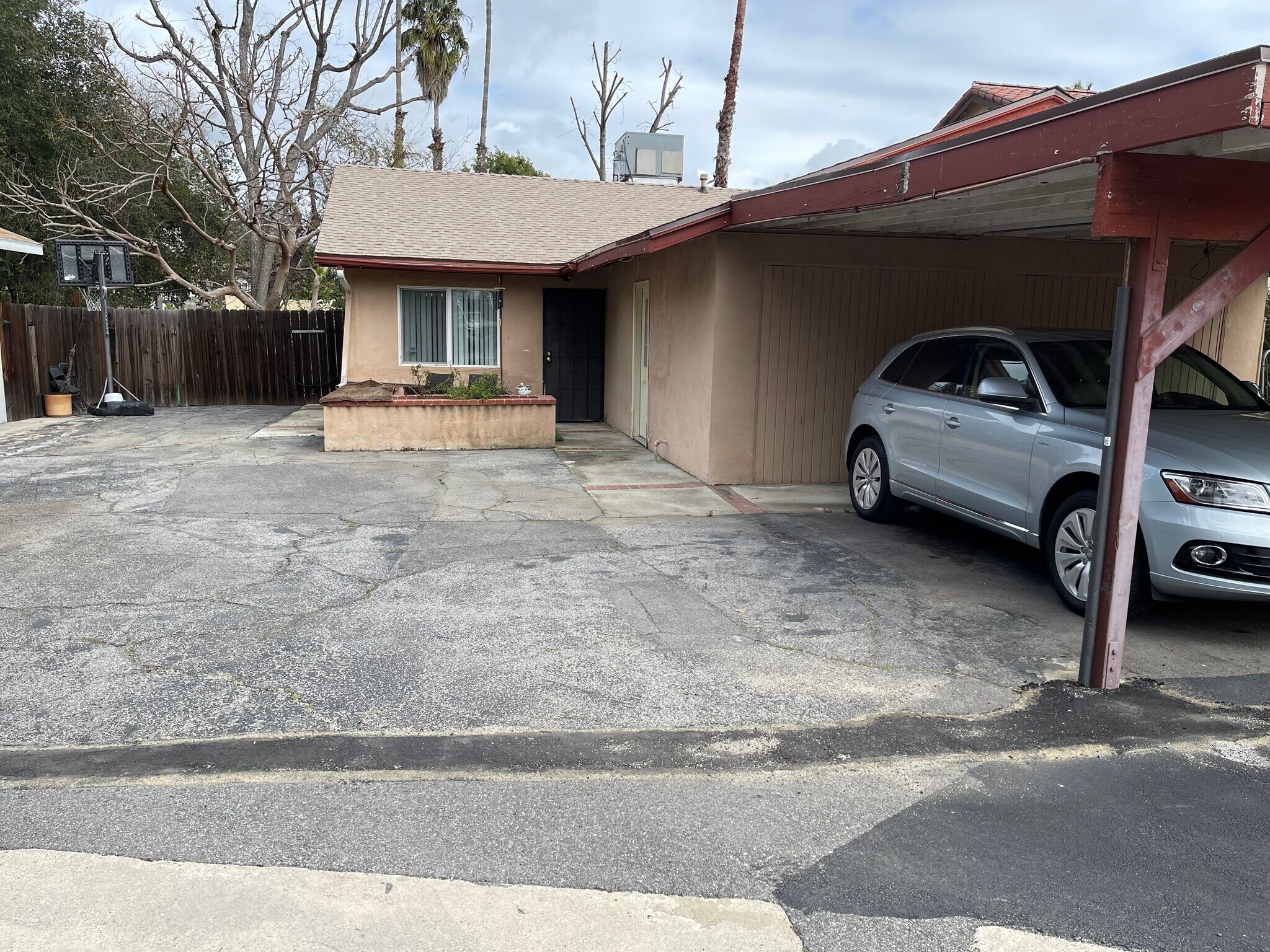 Building Photo - 4928 Woodley Ave