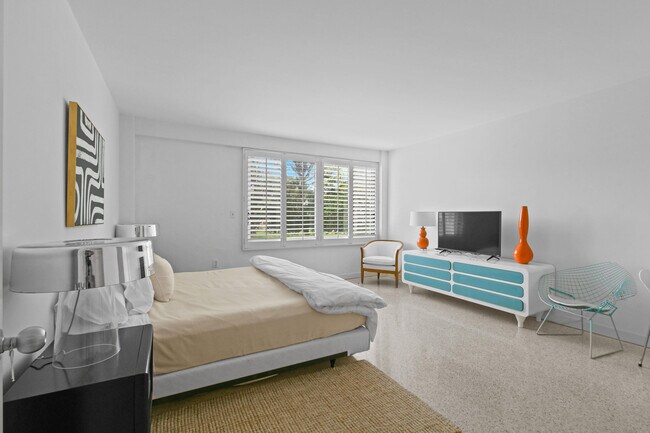 Building Photo - 170 N Ocean Blvd
