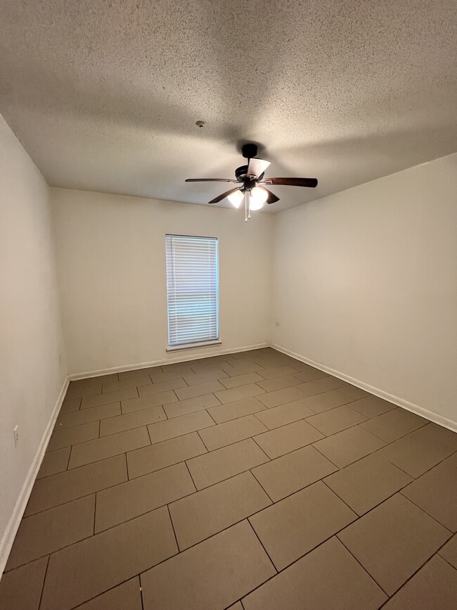 Building Photo - 636 N 39th St