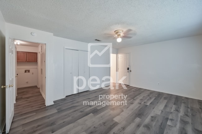 Building Photo - $1,575! 2Bed/2Bath duplex in Arlington! SP...