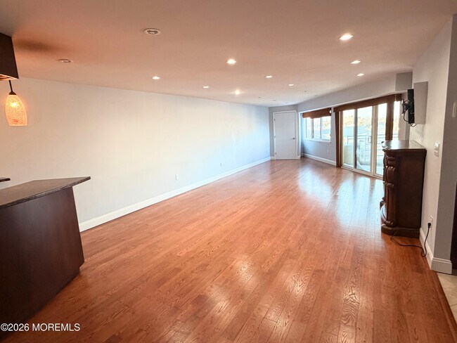 Building Photo - 525 Ocean Blvd