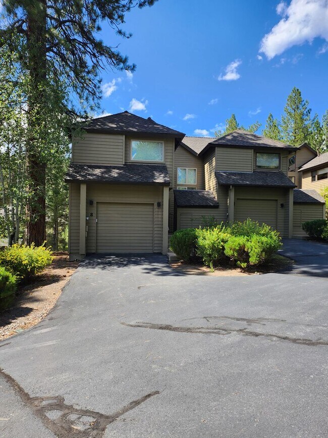 Building Photo - Riverfront - FALL SPECIAL - $250/OFF FIRST MONTH'S RENT WITH SIGNED LEASE