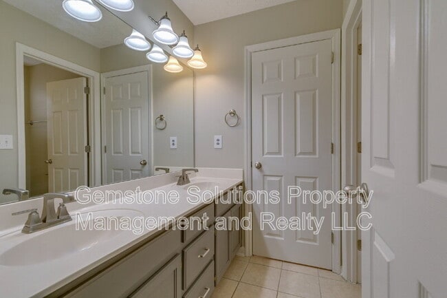 Building Photo - 55 Banwell Park