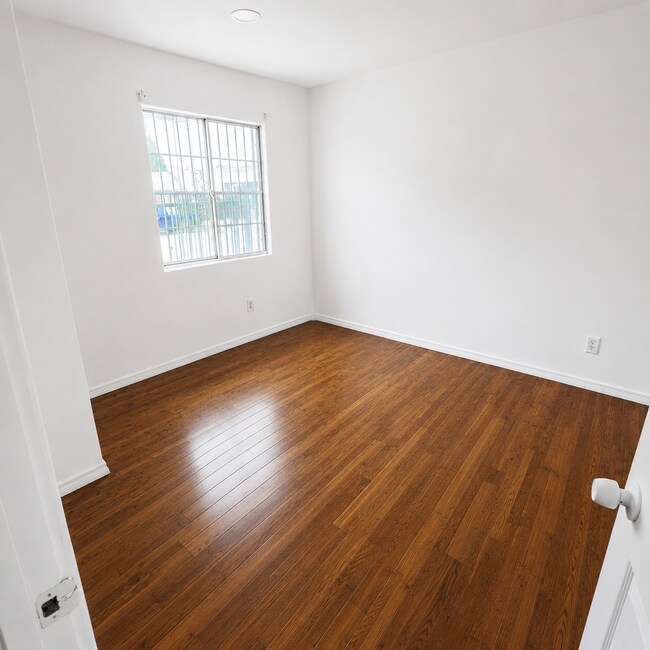 Building Photo - 3321 W 63rd St