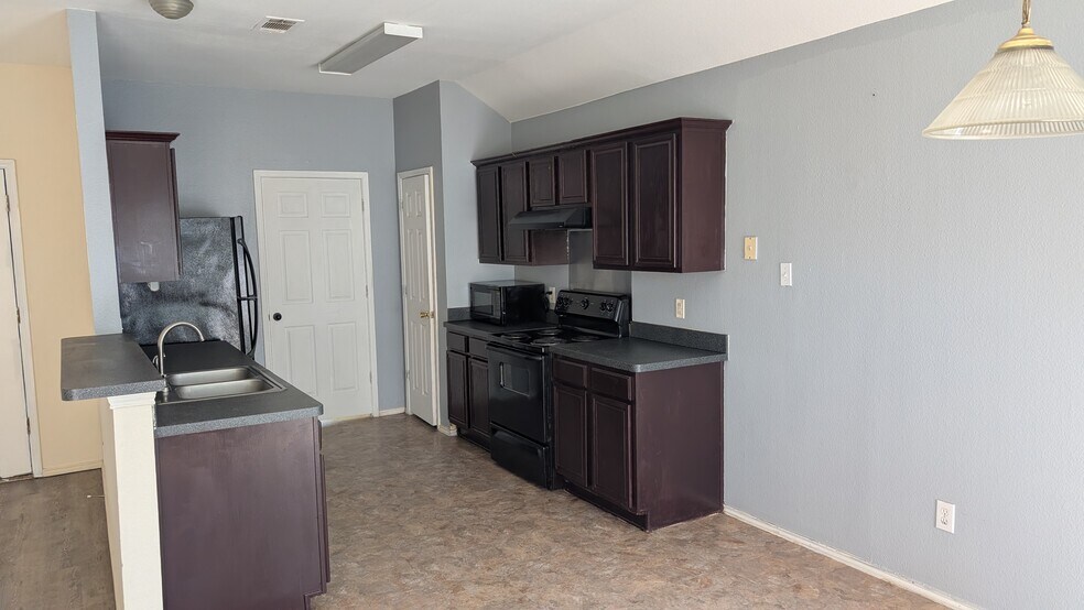 Building Photo - 7418 Fairfield Dr