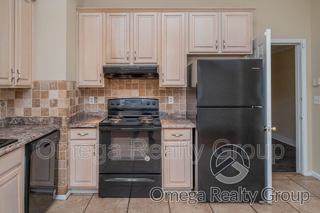 Building Photo - 900 Mister Dr