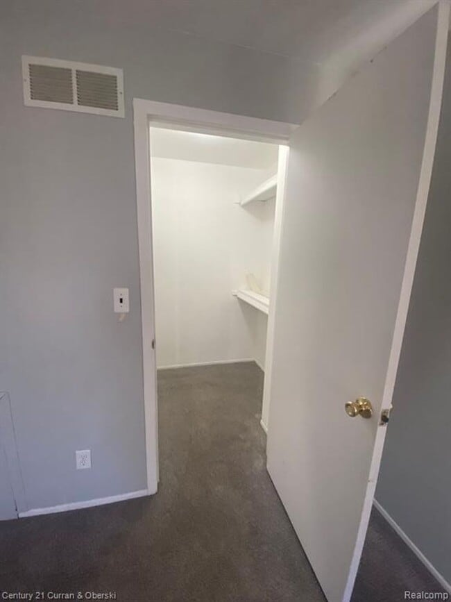 Building Photo - 6121 Orchard Lake Rd