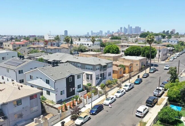 Building Photo - 4BED/3BATH IN BOYLE HEIGHTS!