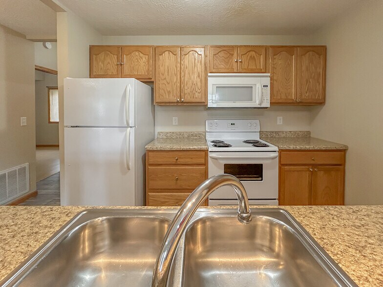 Building Photo - 101 E Rose St