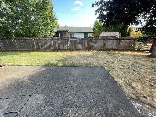 Building Photo - 545
