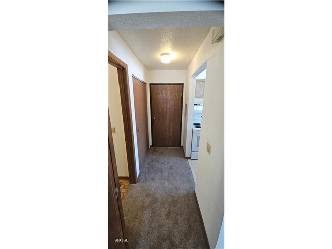 Building Photo - 16 Green River Rd