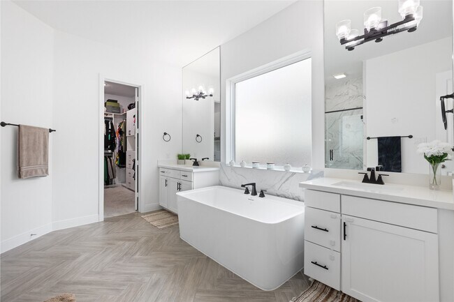 Building Photo - 5006 Bent Tree Dr