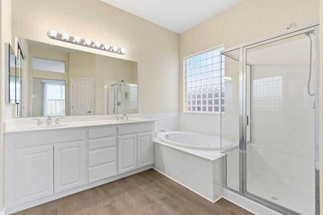 Building Photo - BEAUTIFULLY MAINTAINED SINGLE STORY HOME IN GREAT BRENTWOOD LOCATION!