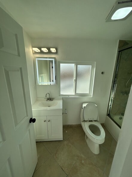 Building Photo - 1815 Harding St