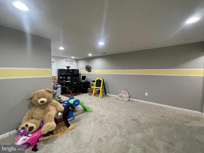 Building Photo - 7879 River Rock Way