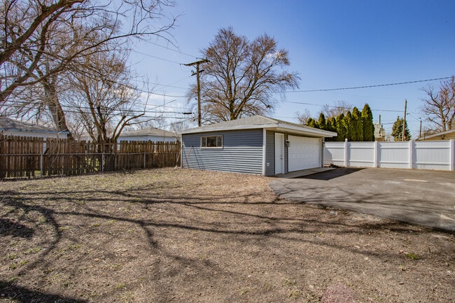 Building Photo - 10131 Nevada Ave