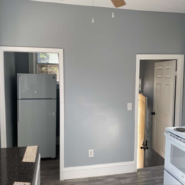 Building Photo - 1341 E Long St