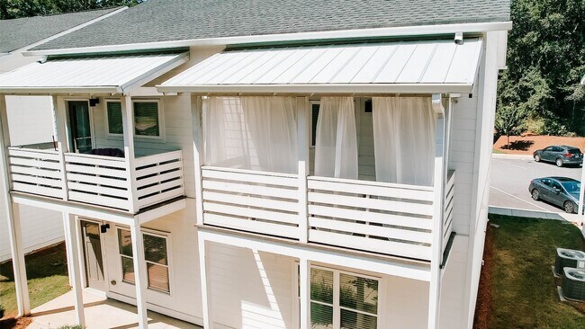 Building Photo - 284 Bailey St