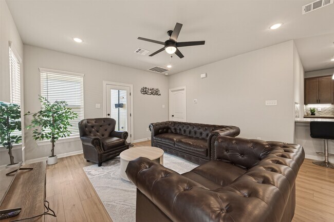 Building Photo - 1010 Gentle Nook Dr