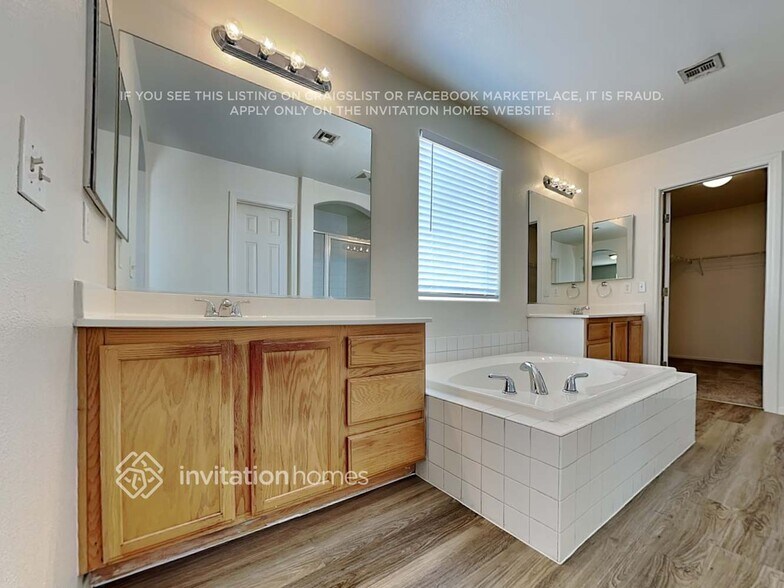 Building Photo - 1637 Rising Pebble Ct