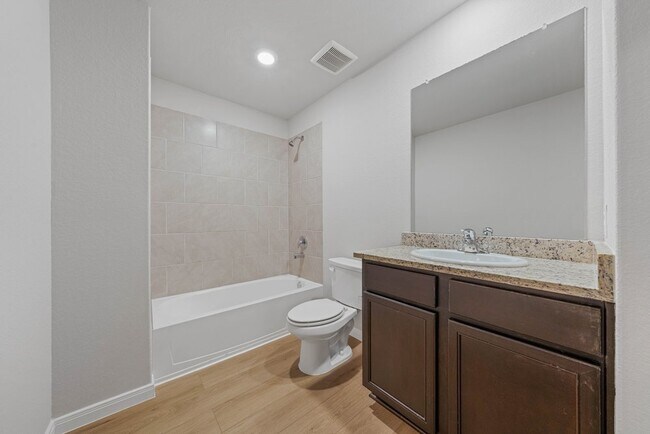 Building Photo - Spacious 3-Bed Townhome with Garage & Fenced Yard in New Braunfels – 1,920 Sq Ft!